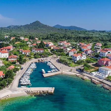 8241e 公寓 乌格连