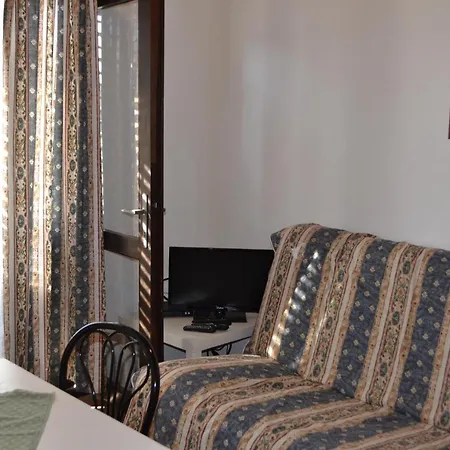 8241e Appartement Ugljan