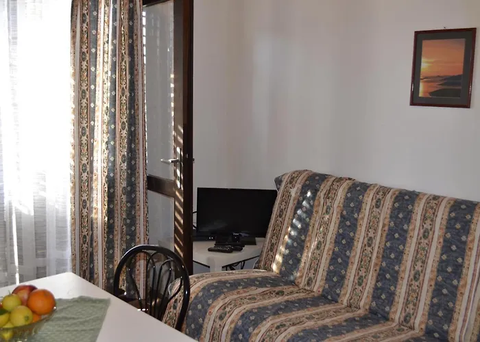 8241e Апартаменты Углян